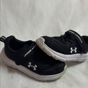 Under Armour Kids Black and White Sneakers 9C